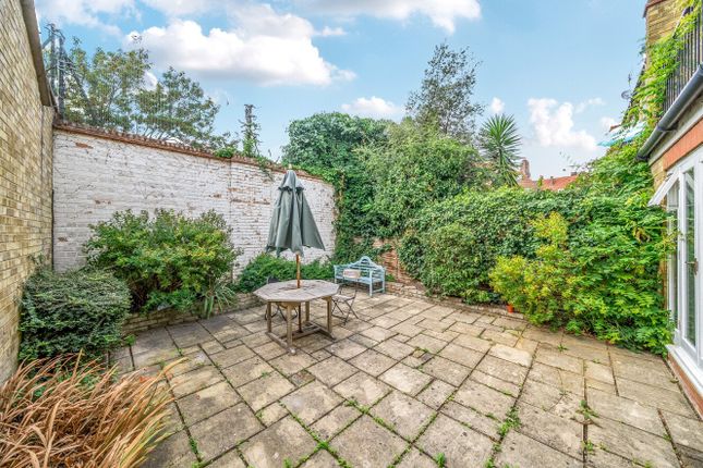 17, Vestry Mews, London photo 3