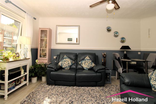 Flat 22 Inglewood, The Spinney, Kent photo 3