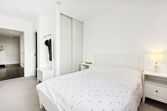 Flat to rent in Woolwich High Street, Woolwich