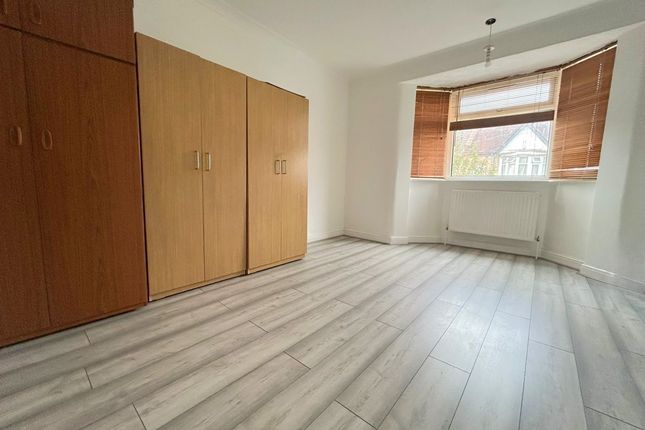 50, Fernbank Avenue, Wembley photo 4