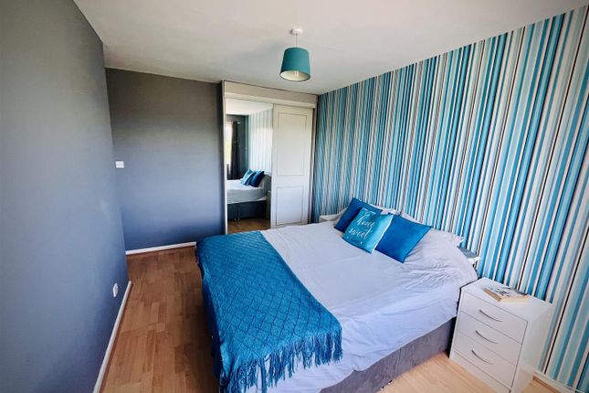 27, Ince Drive, Farndon photo 3