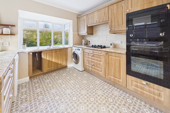 4, Cheetham Avenue, Dronfield photo 3