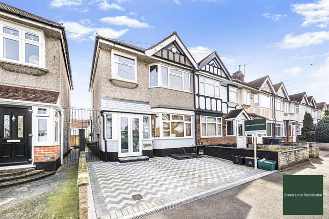 28, Huxley Drive, Romford photo 2