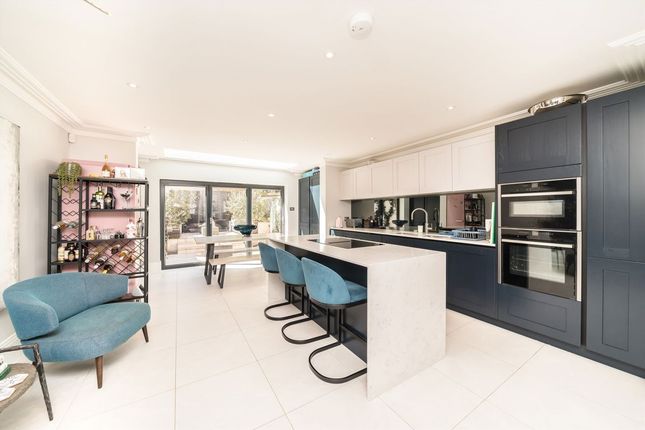 11, Stirling Road, London photo 2