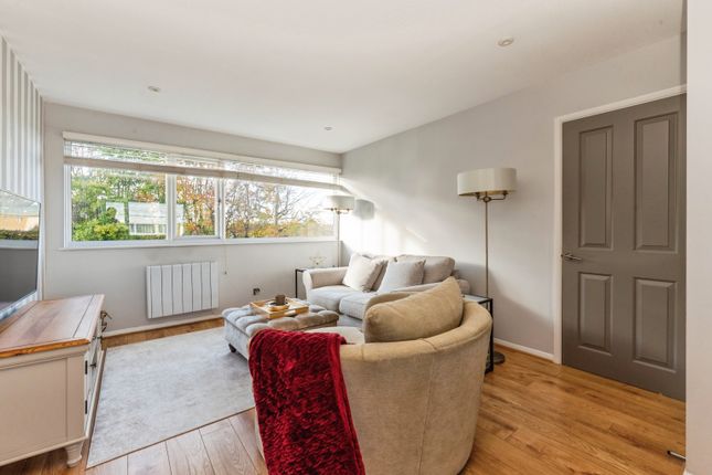 5, Hazelbank Court, Chertsey photo 4