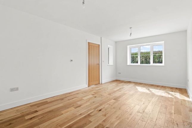 1 Oakmere, Evesham Road, Pershore photo 2