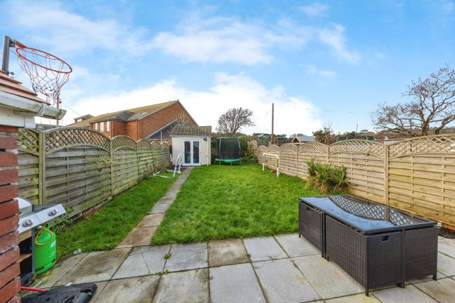 29, Denham Avenue, Carmarthenshire photo 3
