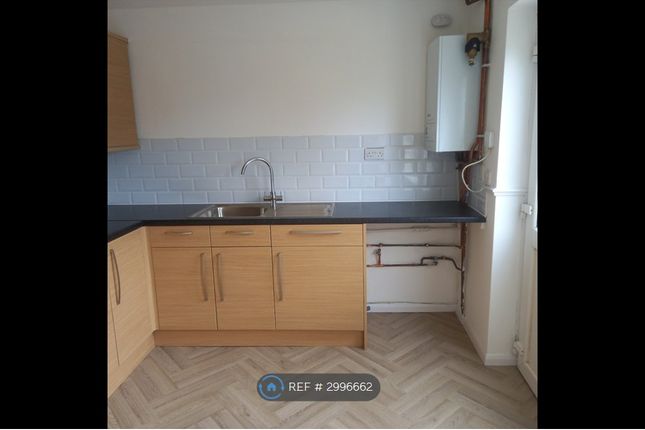 Fleetwood Court Freshbrook, Swindon photo 3