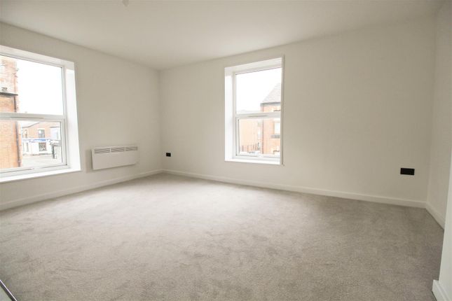 Flat 2, 2, Danty Street, Dukinfield photo 2