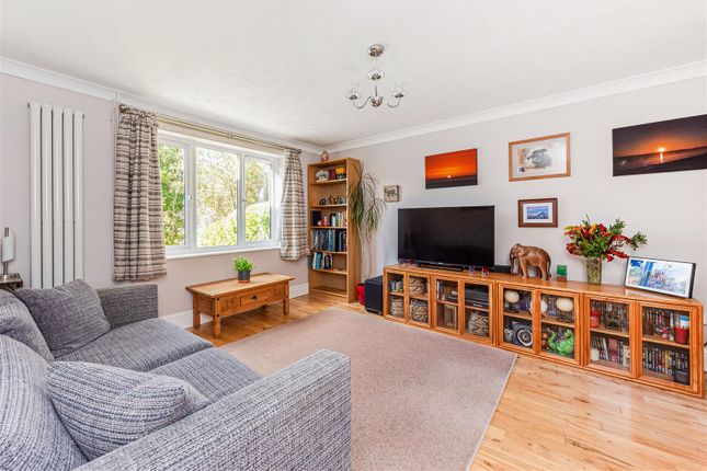 Valley Park Drive, Clanfield photo 4