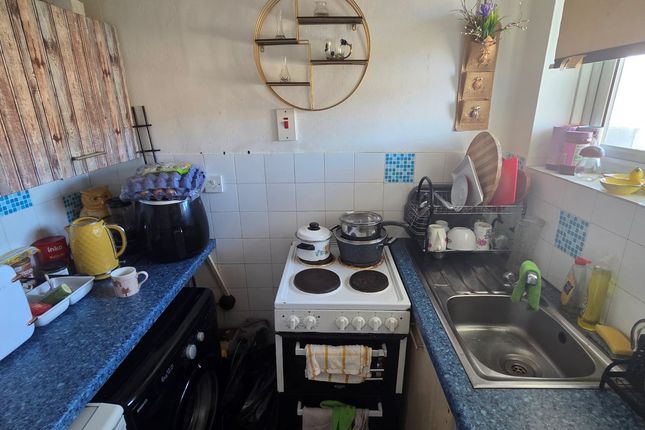 43, Tudor Court, Tipton photo 3