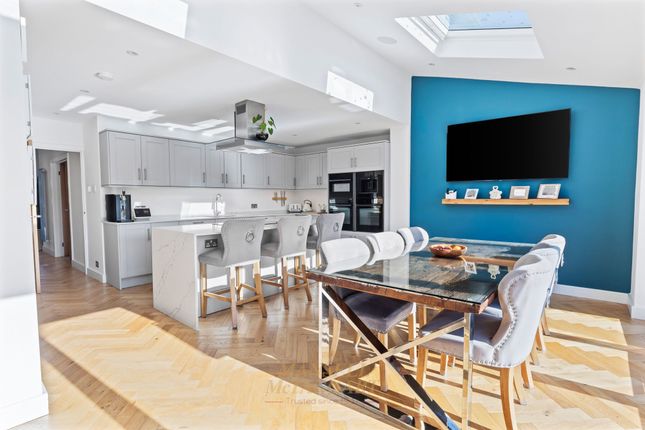 19 The Meadow, Crawley photo 4
