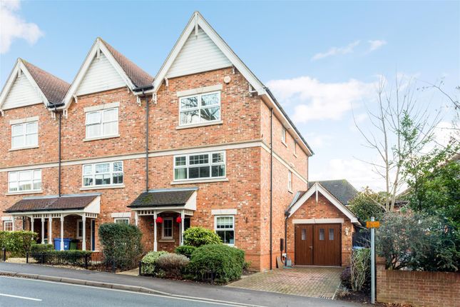 Thumbnail Town house to rent in Fernbank Road, Ascot