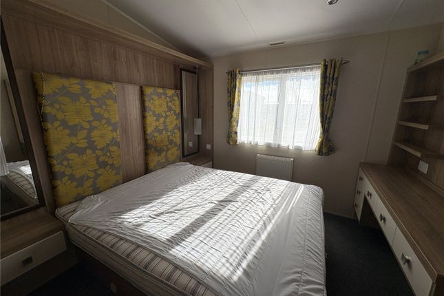 7 Lakeside Drive, Lakeside,, Vinnetrow Road, Chichester photo 4