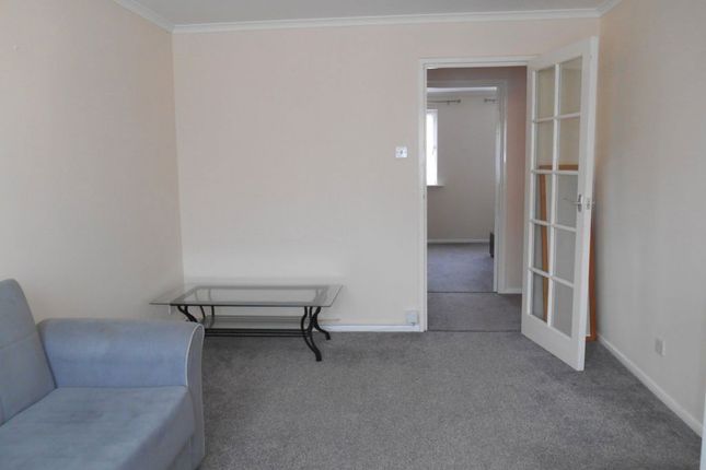 3, Courtlands Close, Watford photo 5