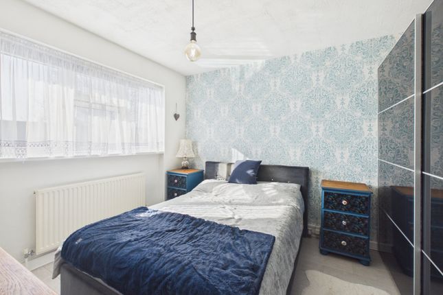 13, Bartelotts Road, Berkshire photo 5