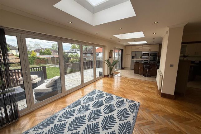 2, Beverley Gardens, WEMBLEY photo 4