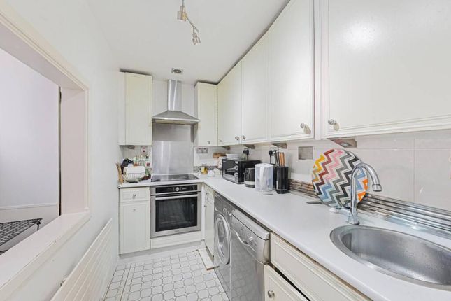 Marketing Flat 3 Carriage Lodge, London photo 2