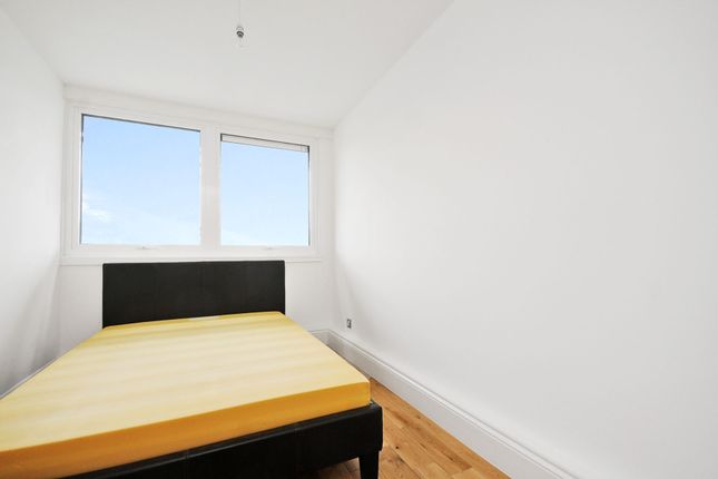 Flat to rent in Malden Crescent, London