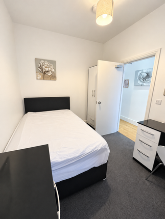 Leek Road, Stoke-on-Trent photo 4