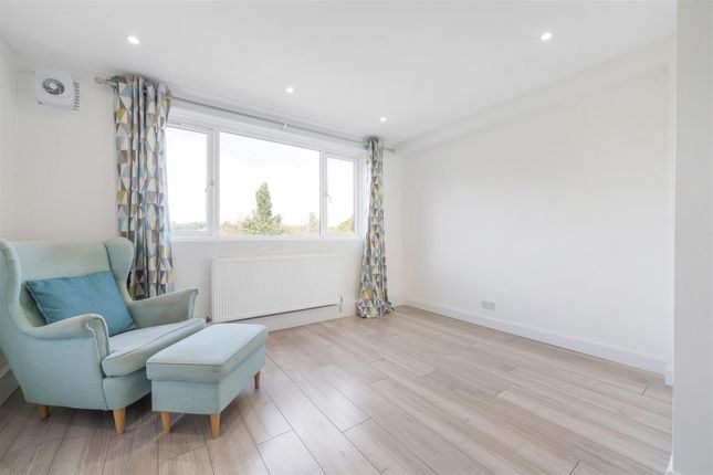 12, Tina Court, London photo 4