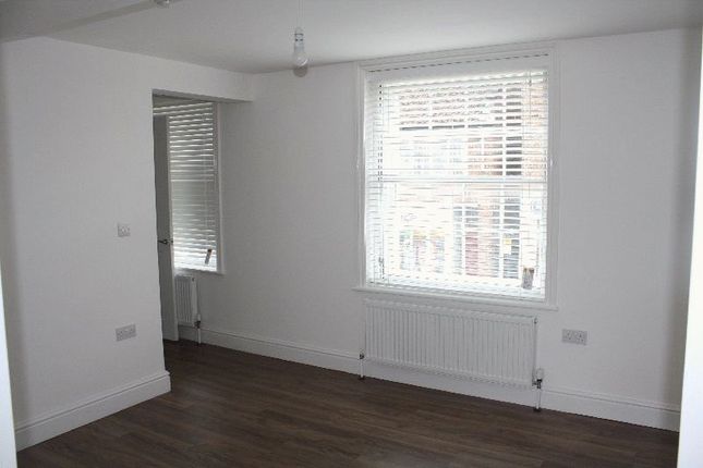 Flat to rent in Queens Square, High Street, Princes Risborough