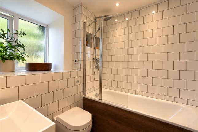 111, Linwood Close, London photo 2