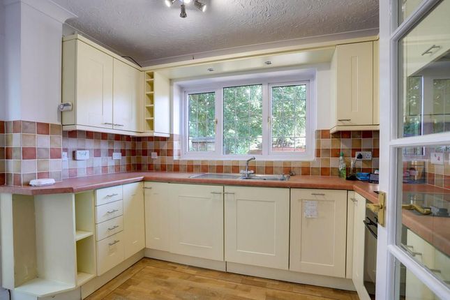 25 Honeylands Way, Exeter photo 4
