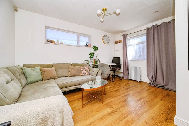 151, Conway Close, Dunstable photo 3