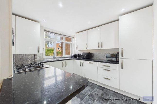 37, Galsworthy Road, Chertsey photo 2