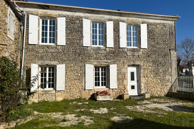 Property for sale in Muron, Poitou-Charentes, 17430, France