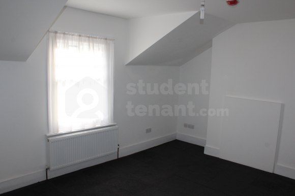 Shared accommodation to rent in New Road, Rochester