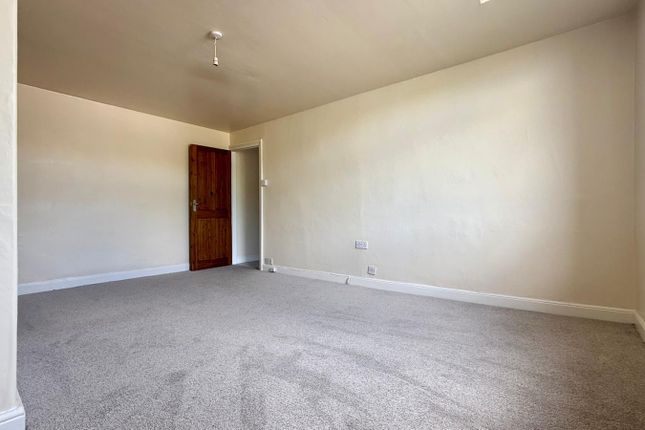 619, Bradford Road, Batley photo 3