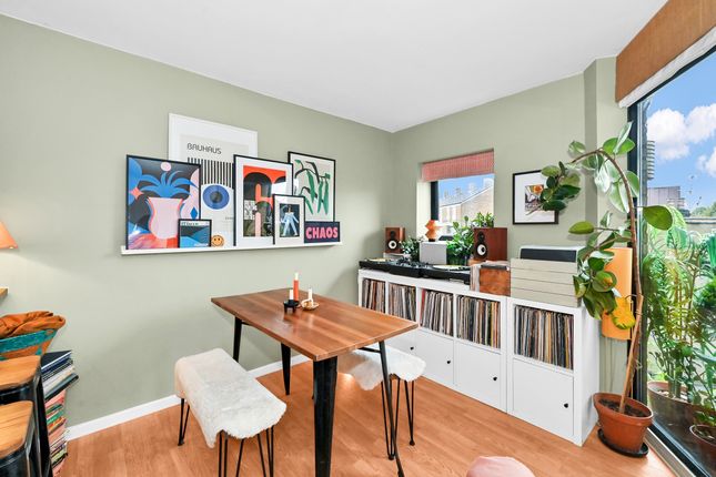Flat 5, London photo 4