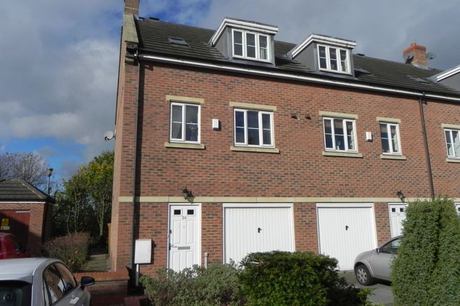 Town house to rent in Gilbert Boulevard, Arnold, Nottingham
