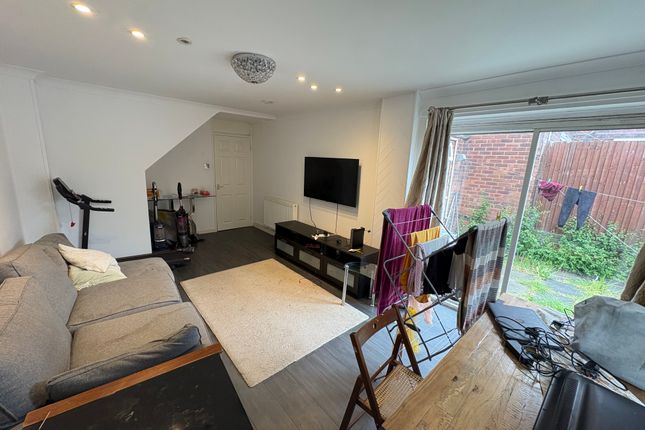 211, Long Banks, HARLOW photo 4