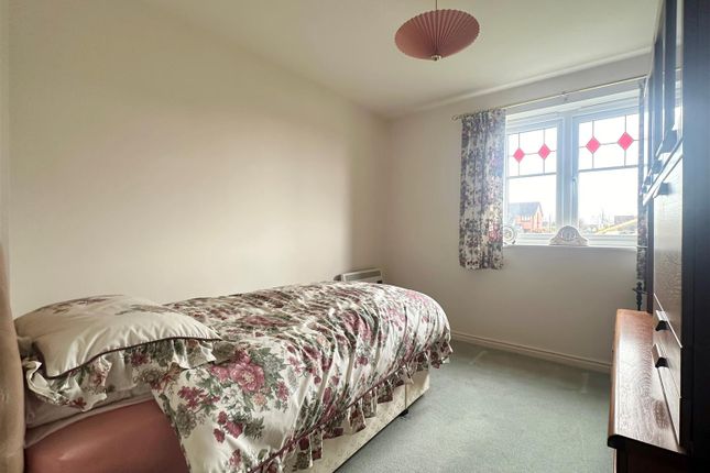 Flat for sale in Saddlers Close, Huntington, York