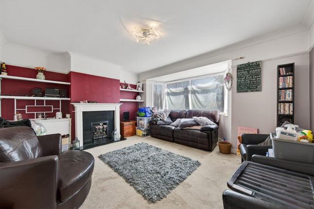 13, Valley Crescent, Northampton photo 2