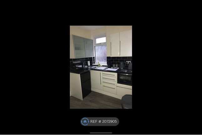 Flat to rent in Oaklands Terrace, Swansea
