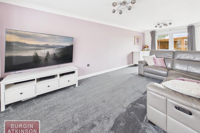 52, Willow Avenue, Retford photo 3