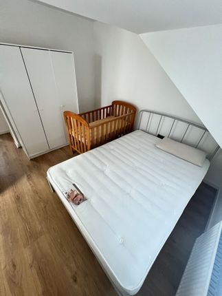 25 , Library Crescent, Rainham photo 4