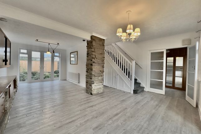 3 Bed Detached House To Let In Sutton