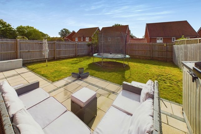 32, Rhodes Way, Billingshurst photo 2