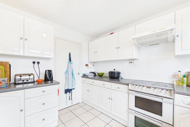 27, Highfield, Crediton photo 3