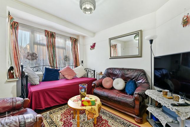 73, Beeston Way, Feltham photo 4