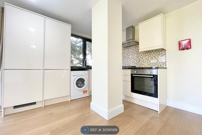 Flat, Charter House High Road, Ilford photo 4