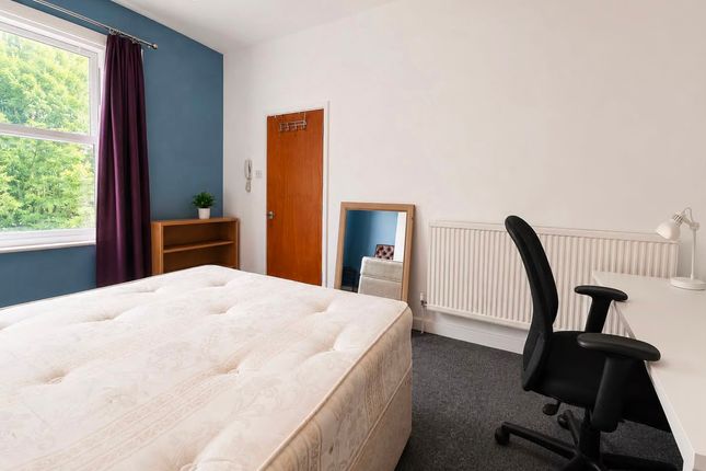 25, Ennis Road, London photo 2