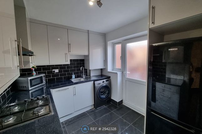 Kendal Close, Feltham photo 5