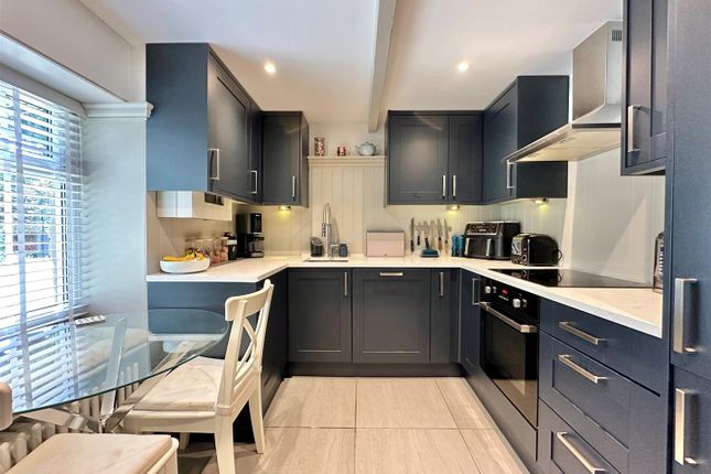44, Glossop Road, High Peak photo 3