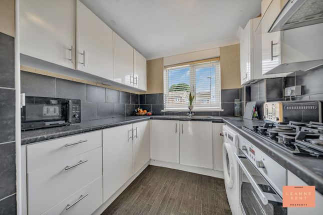 12 Herbert Drive, Caerphilly photo 4